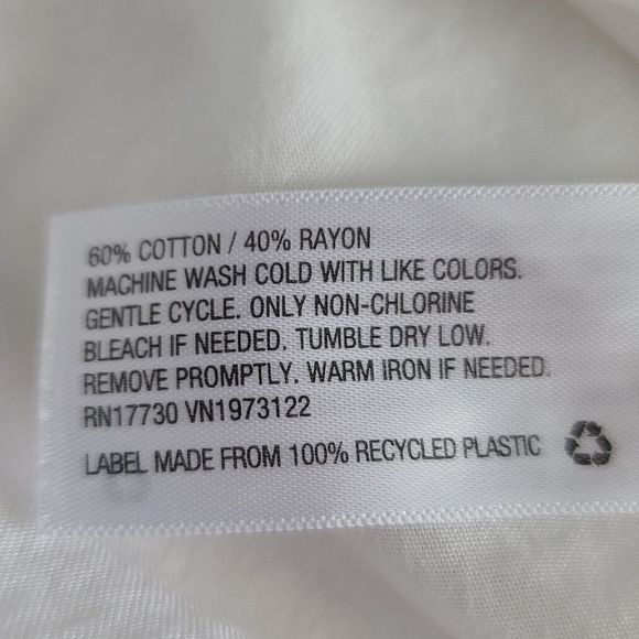 UNIVERSAL THREAD CO. WOMAN'S SHIRT - Picture 10 of 10